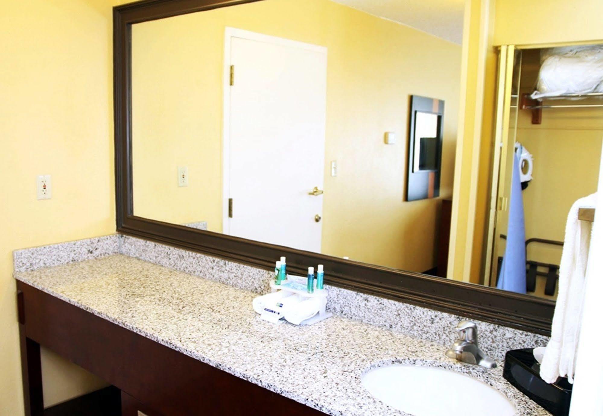 Holiday Inn Express Tifton By Ihg Dış mekan fotoğraf